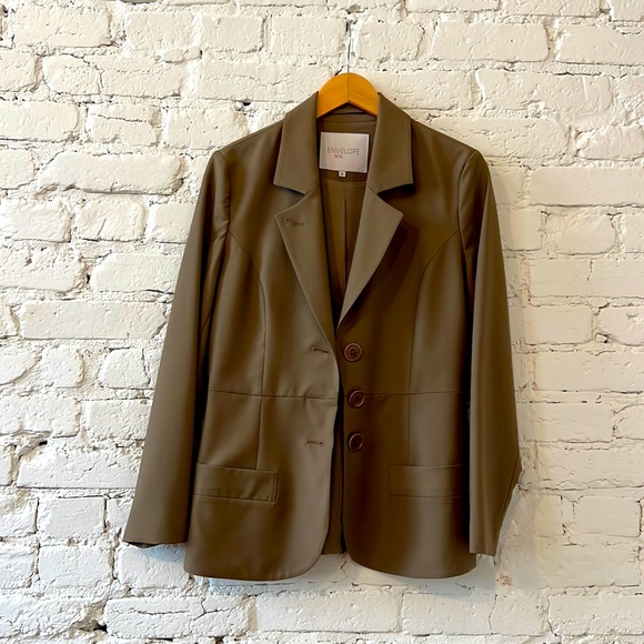 THE BEIGE BLAZER by Envelope1976 - Picture 1 of 7